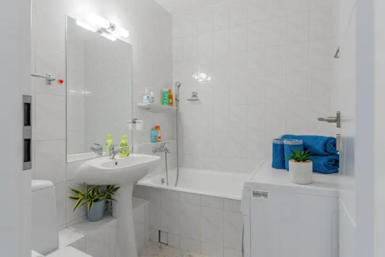 Cosy & Chic Studio Close By Victoria Square Bucareste Exterior foto